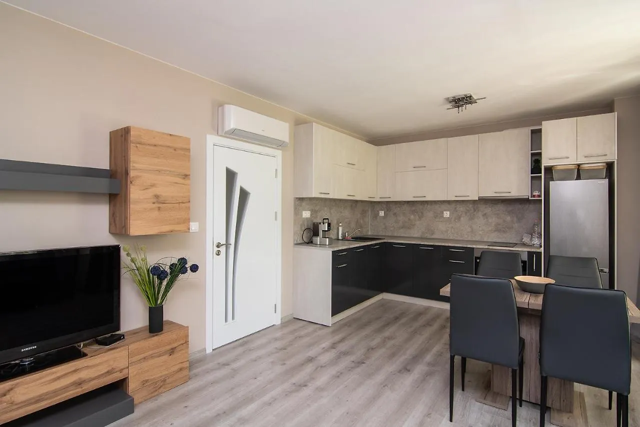 Cozy Flats Nearby Center Free Park Area Apartment Varna