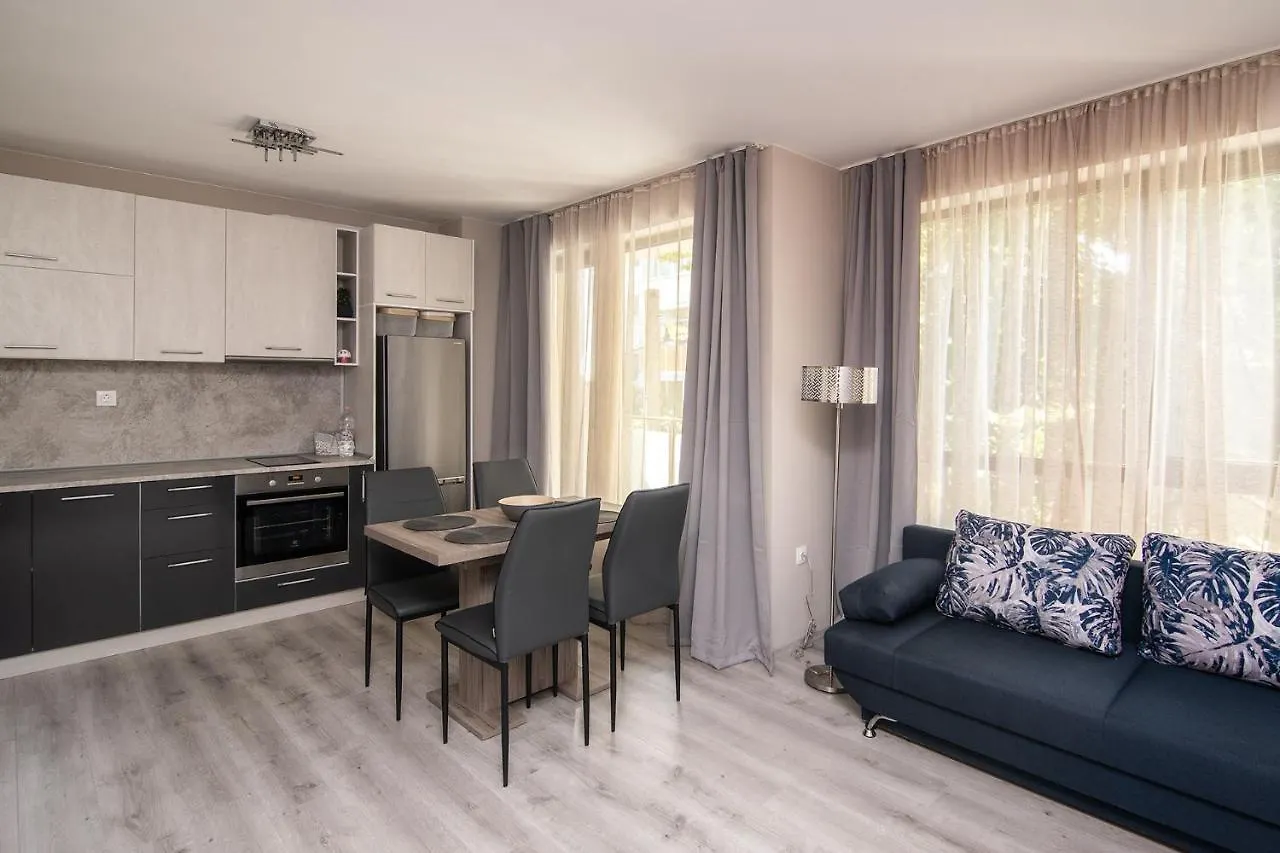 Cozy Flats Nearby Center Free Park Area Apartment Varna